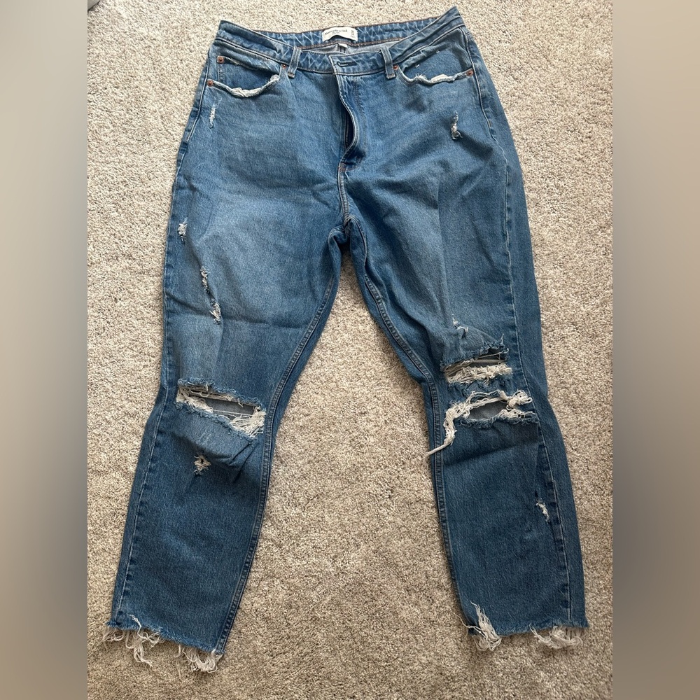 Abercrombie & Fitch The Mom High Rise Jean